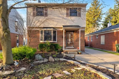 2161 Hollywood Ave, Grosse Pointe Woods, MI 48236