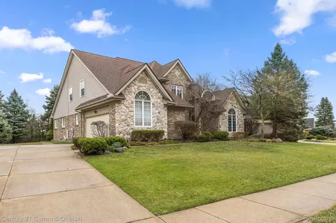 47968 Edinburgh Dr, Plymouth, MI 48170