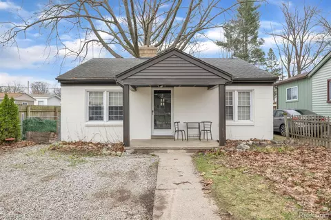 21324 Rensselaer St, Farmington Hills, MI 48336