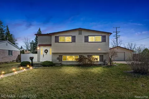 31567 Elmwood St, Garden City, MI 48135