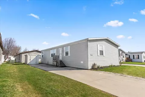 23113 Egnew Dr, Clinton Township, MI 48036