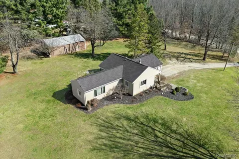 8470 Washburn Rd, Goodrich, MI 48438