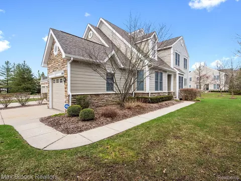 26302 Island Lake Dr, Novi, MI 48374