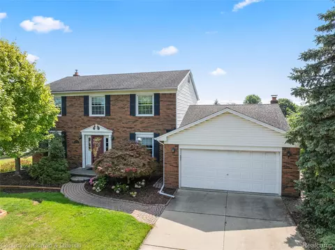 16576 Marsha St, Livonia, MI 48154