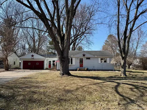 11493 Castle Crt Ct, Clio, MI 48420