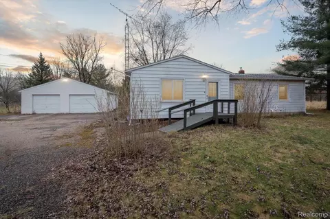 1425 Henson Ln, Flint, MI 48532