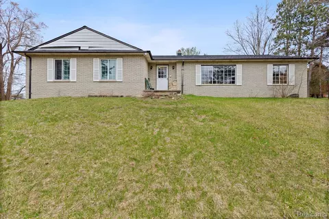 2975 Hadden Rd, Rochester, MI 48306