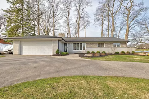 3841 Dill Dr, Waterford, MI 48329