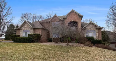 1606 Kriss Crossing Rd, Brighton, MI 48114