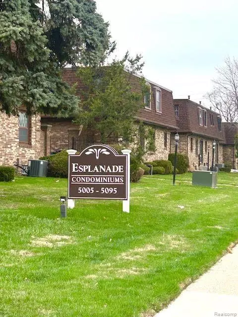 5045 Crooks Rd #24, Royal Oak, MI 48073
