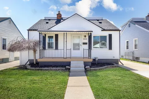 19232 Connecticut St, Roseville, MI 48066