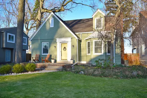 1429 Glenwood Dr, Sylvan Lake, MI 48320