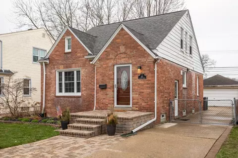 821 N Waverly St, Dearborn, MI 48128