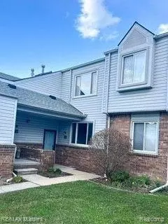 726 Claire Pointe Cir, Saint Clair Shores, MI 48081