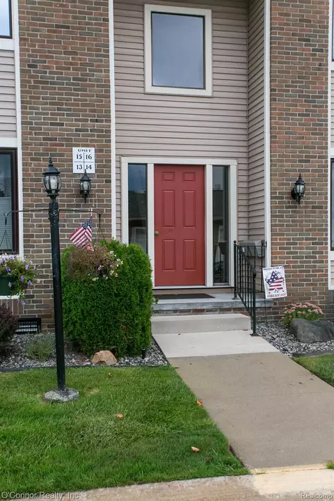 1660 River Rd #15, Marysville, MI 48040
