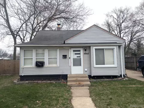 4847 Hunt St, Wayne, MI 48184