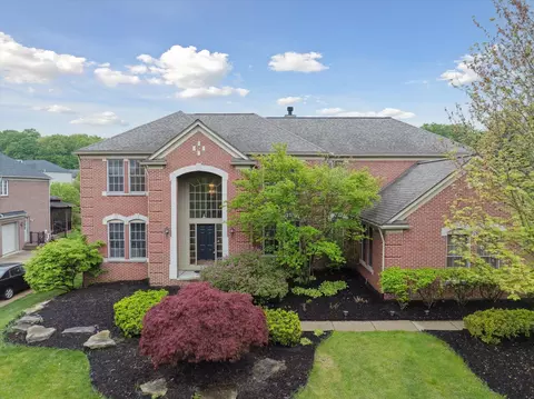 45055 Walnut Rdg, Northville, MI 48168