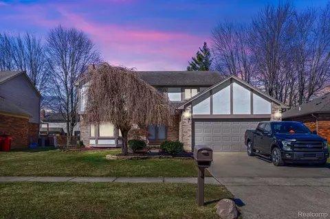 47387 Meadowbrook Dr, Macomb, MI 48044