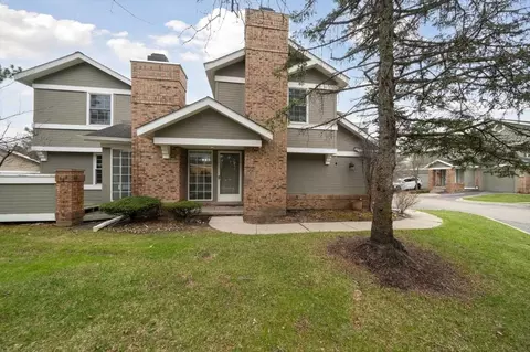 6641 Hearthside Crt Ct, West Bloomfield, MI 48322