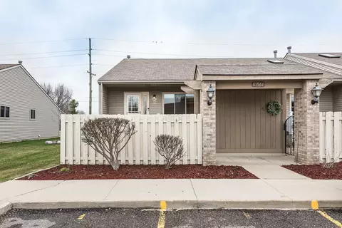 61960 Arlington Cir 1 116 Cir #1, South Lyon, MI 48178