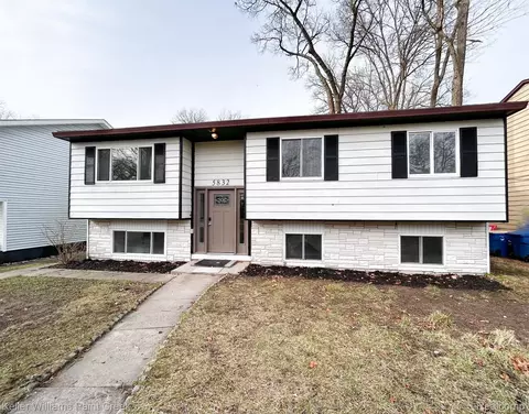 5832 Opaline Dr, Waterford, MI 48327