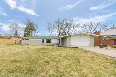 29308 Glenarden St, Farmington Hills, MI 48334