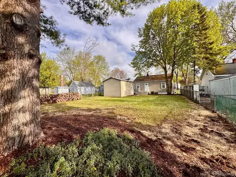 3434 Watkins Lake Rd, Waterford, MI 48328
