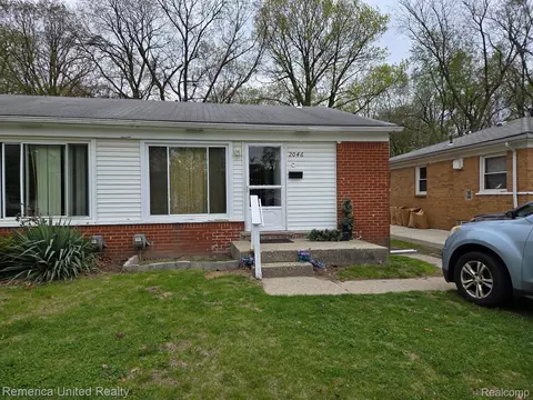 2046 Stieber St, Westland, MI 48186