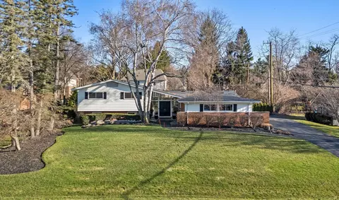 3558 Darcy Dr, Bloomfield Hills, MI 48301