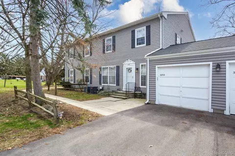 38716 Barnstable Ln 82 27 Ln #82, Clinton Township, MI 48038