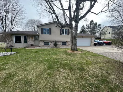 13575 Rattalee Lake Rd, Springfield, MI 48350