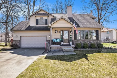 14540 Blue Heron Dr, Fenton, MI 48430