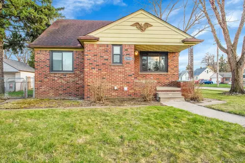 17010 Mayfield St, Roseville, MI 48066