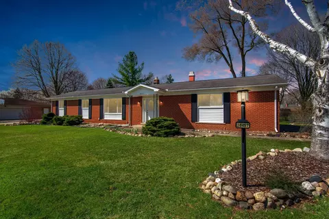 26457 Pleasant Valley Rd, Farmington Hills, MI 48331