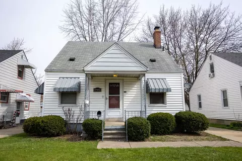 19985 Washtenaw St, Harper Woods, MI 48225