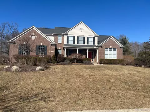51094 Plymouth Lk, Plymouth, MI 48170