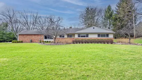 4360 Squirrel Rd, Bloomfield Hills, MI 48304