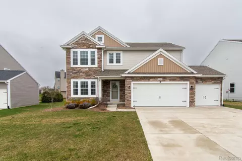 2317 Willow Ln, Grand Blanc, MI 48439