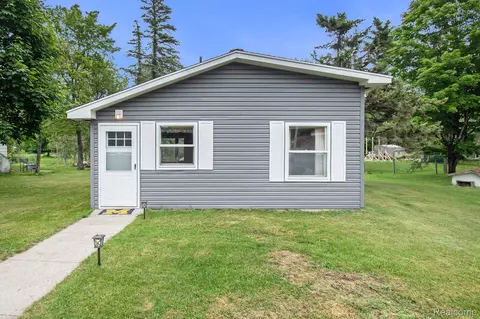 6954 Lakeview Dr, Caledonia, MI 49747