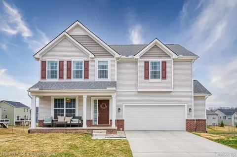 8030 Carston Ln, Green Oak, MI 48116