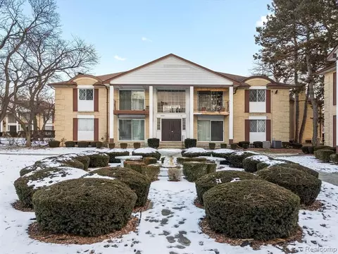 29224 Gloede Dr #149, Warren, MI 48088