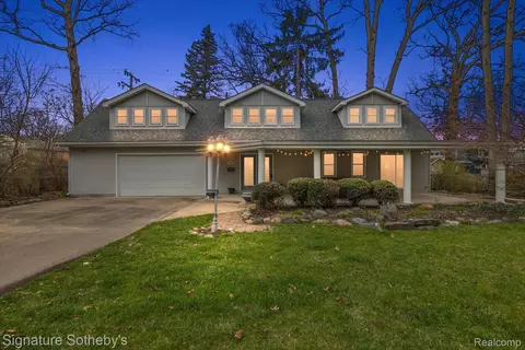 423 Hawthorn Ave, Royal Oak, MI 48067