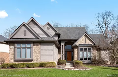 7487 Kennington Blvd, West Bloomfield, MI 48322