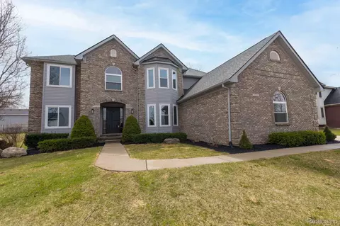 963 Lancaster St, Lapeer, MI 48446