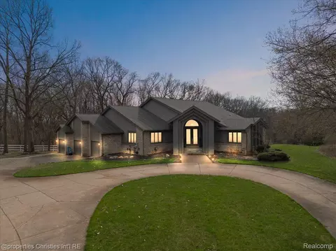 1194 Eagle Nest, Milford, MI 48381
