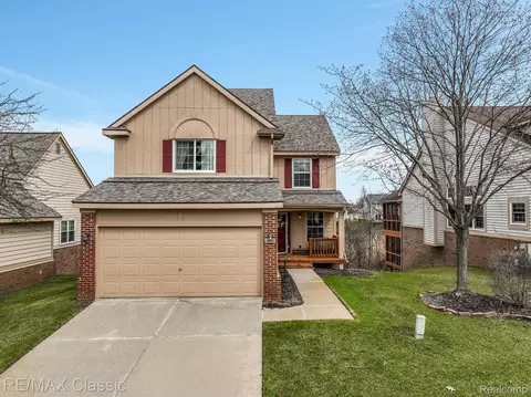 31052 Silverdale Dr, Novi, MI 48377