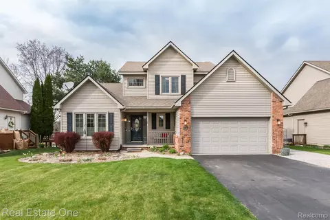 1254 Baywood Cir, Brighton, MI 48116