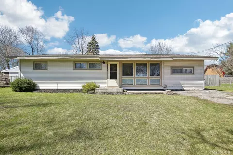 9091 Maplewood Dr, Thetford, MI 48420