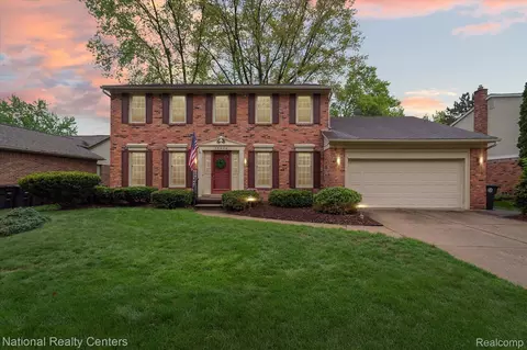 33973 Fairfax Dr, Livonia, MI 48152