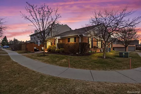 22068 Edgewater, Novi, MI 48375